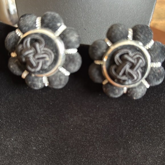 Elegant Black Floral fabric Earrings - Picture 2 of 5